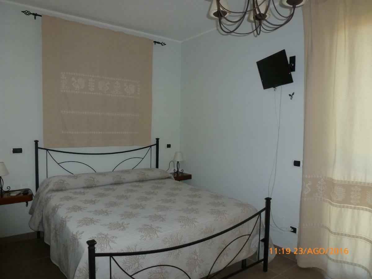 Bed and Breakfast Emozioni D'Estate Pula Exterior foto