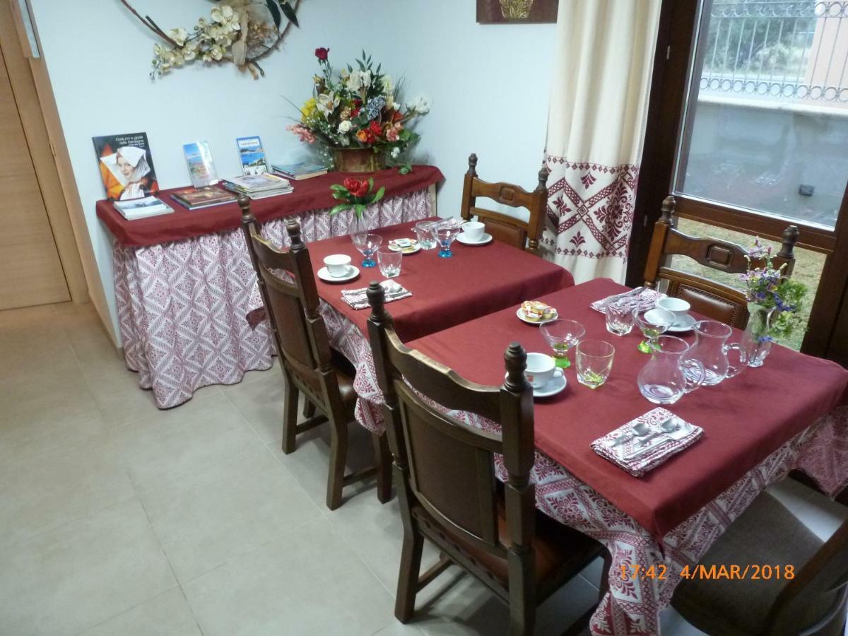Bed and Breakfast Emozioni D'Estate Pula Exterior foto