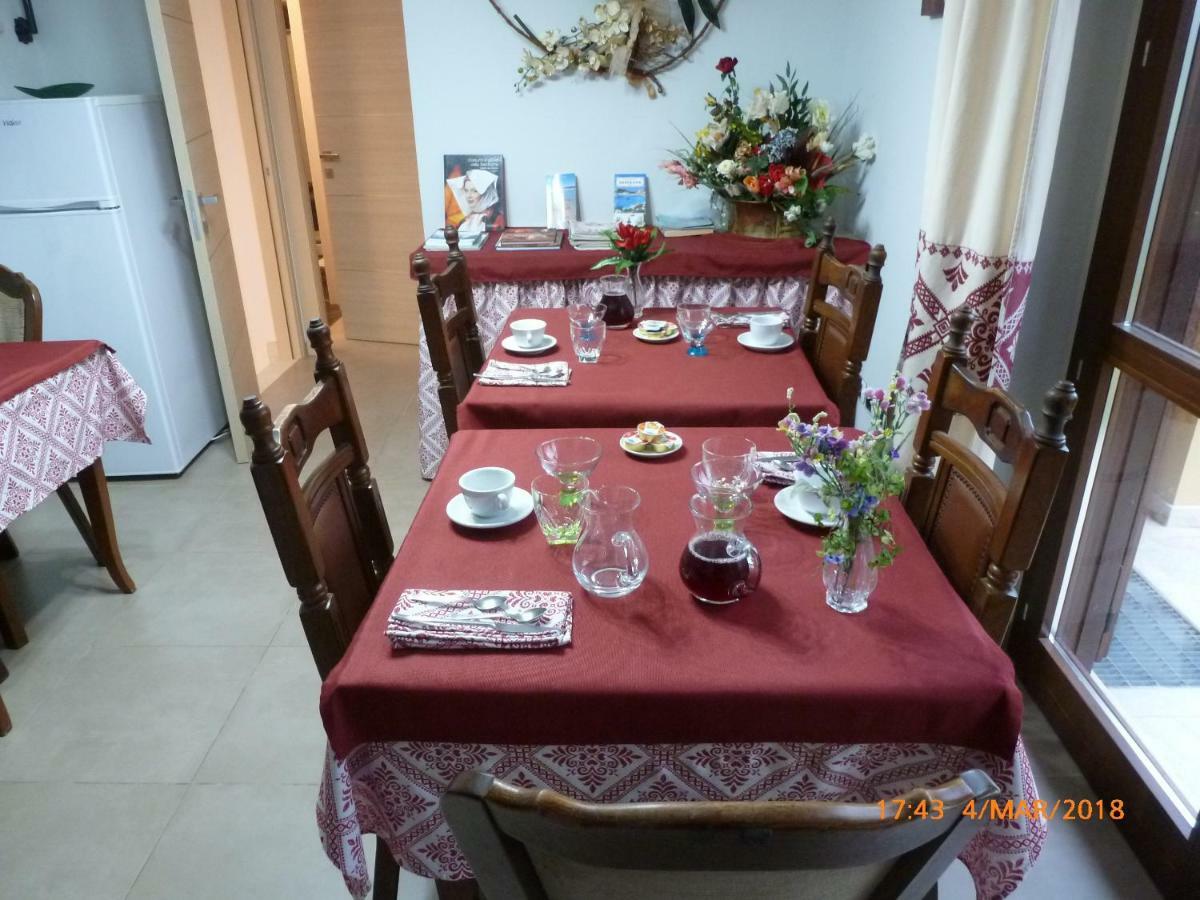 Bed and Breakfast Emozioni D'Estate Pula Exterior foto