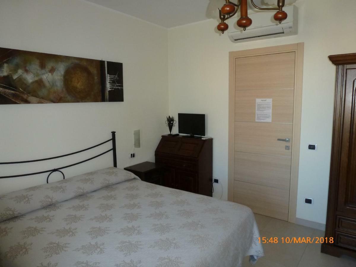 Bed and Breakfast Emozioni D'Estate Pula Exterior foto