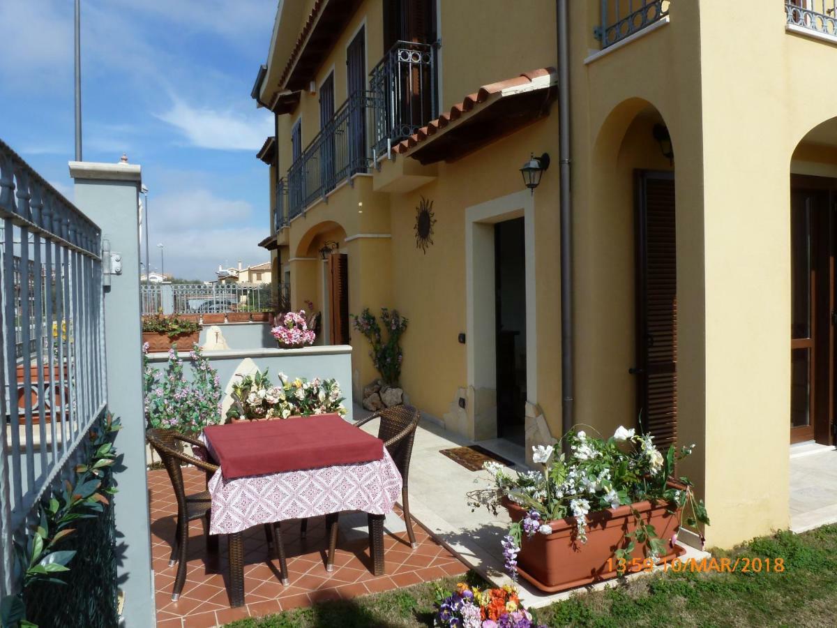Bed and Breakfast Emozioni D'Estate Pula Exterior foto