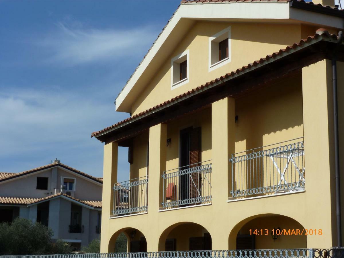 Bed and Breakfast Emozioni D'Estate Pula Exterior foto