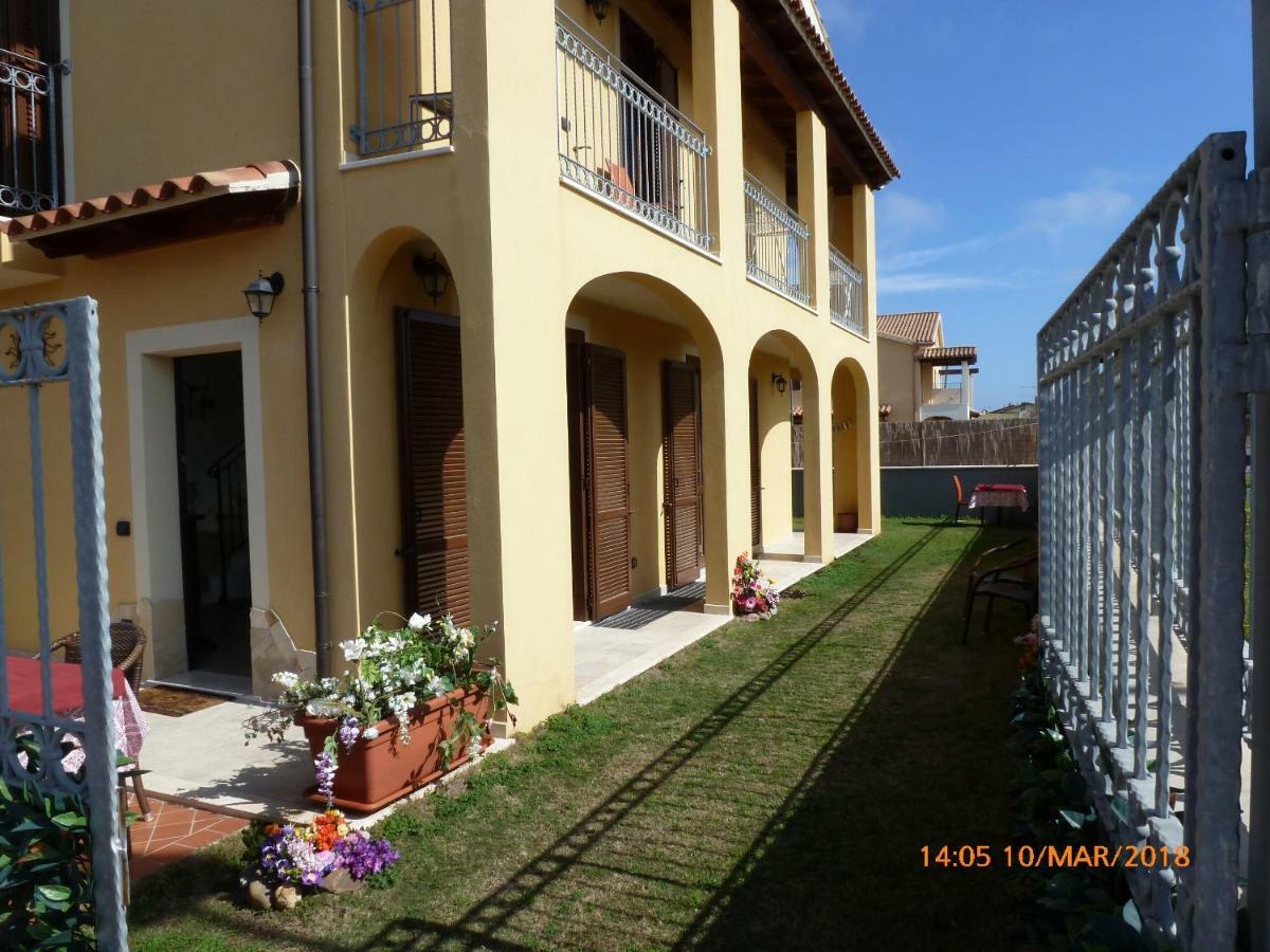 Bed and Breakfast Emozioni D'Estate Pula Exterior foto
