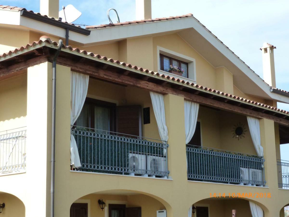 Bed and Breakfast Emozioni D'Estate Pula Exterior foto