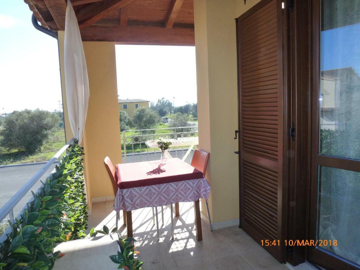 Bed and Breakfast Emozioni D'Estate Pula Exterior foto