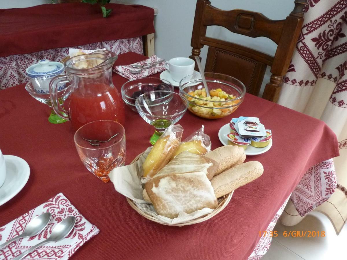 Bed and Breakfast Emozioni D'Estate Pula Exterior foto